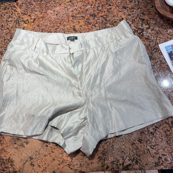 LOFT Silver Women's Shorts - Picture 1 of 3